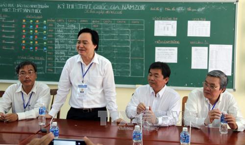 Bộ trưởng Phùng Xuân Nhạ kiểm tra đột xuất các điểm thi 
